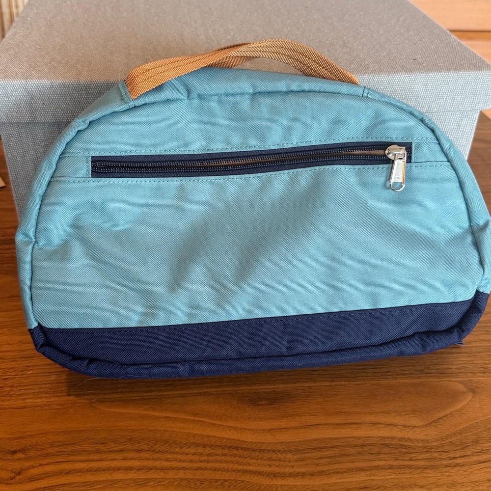Tobiq Toiletry Bag in Aspen - Picture 3 of 4